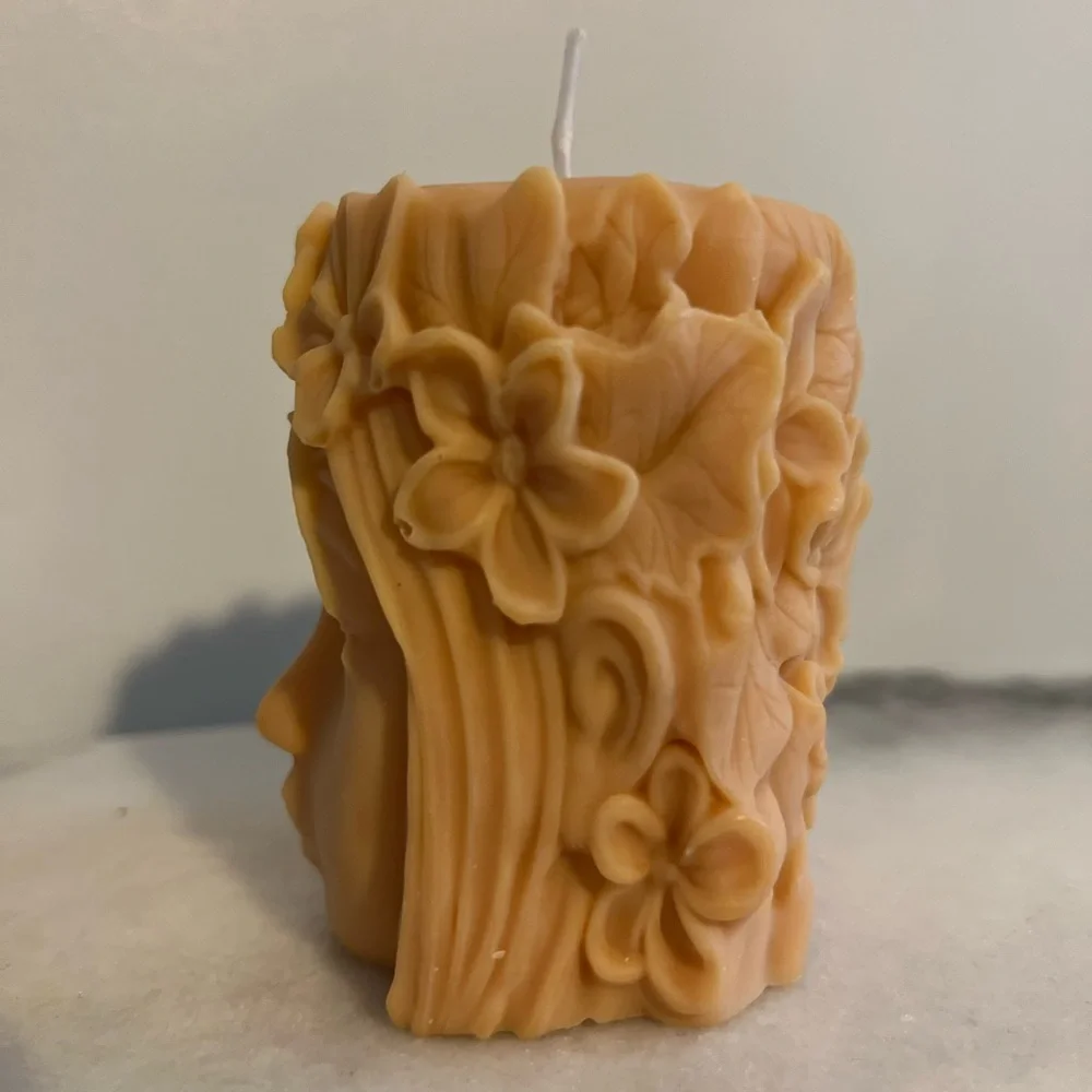 Majestic Lady Candle - Rose Petal Scent - Picture 2 of 4